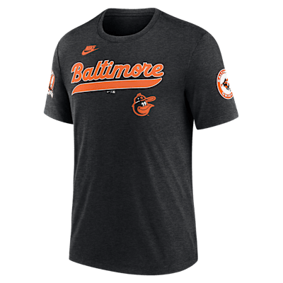 ☆New Era☆ MLB Baltimore Orioles Felt Pocket T-Shirt Black New Era 2025 MLB Baltimore Orioles Felt Pocket T-Shirt